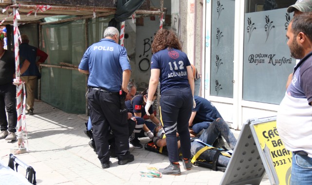 17 yaşındaki çocuğun üzerine kolon devrildi