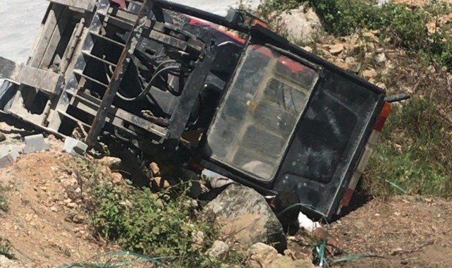 Forkliftin altında kalan operatör feci şekilde can verdi!