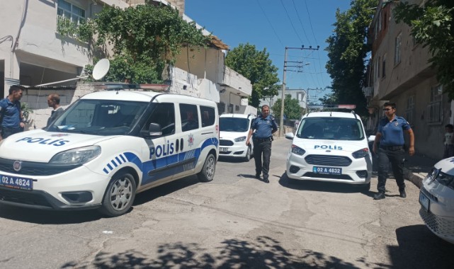 Husumetli iki grup arasında yumruklar konuştu