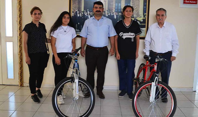 LGS birincilerine bisiklet hediye edildi!