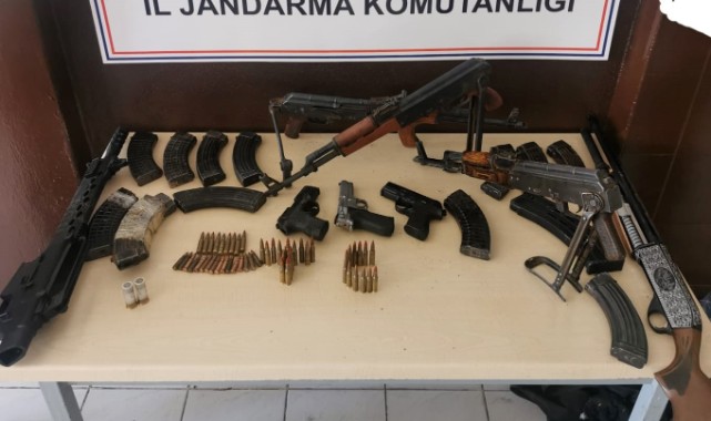 Saldırı yapan kişiler silahlarıyla yakalandı!
