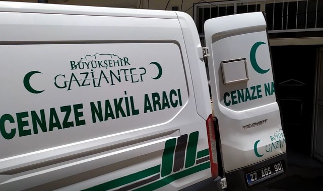 Sepetli motosiklet kamyonete çarptı: 1 ölü, 2 yaralı