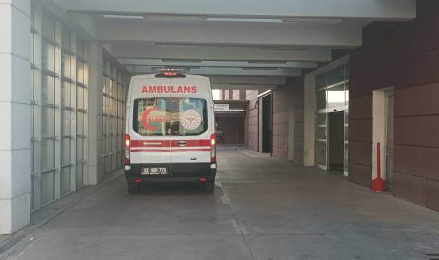 Silahla oynayan genç ağır yaralandı