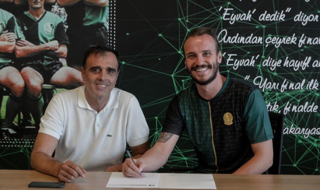 Sinan Kurumuş resmen Sakaryaspor’da