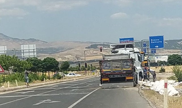 Tır devrildi, sürücü ucuz kurtuldu!