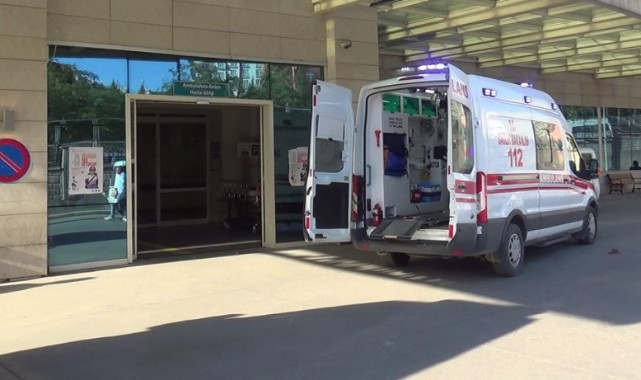 Askeri araç ile kamyonet çarpıştı: 5 yaralı