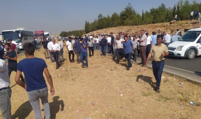 Besiciler yol kapattı yüzlerce araç kuyruğu oluştu