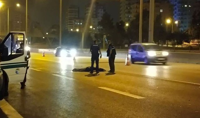 Otomobil motosikletle çarpıştı!