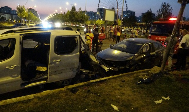 Otomobil refüje vurarak takla attı!