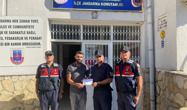 Sahte polisten parasını son anda kurtardı!