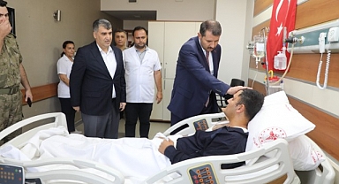 Vali Ayhan, Yaralı Askerleri Ziyaret Etti