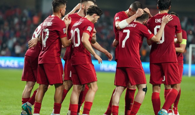 A Milli Futbol Takımı rakibiyle karşı karşıya