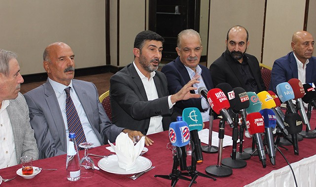 Gazetecilere zarf olayına tepkiler büyüyor