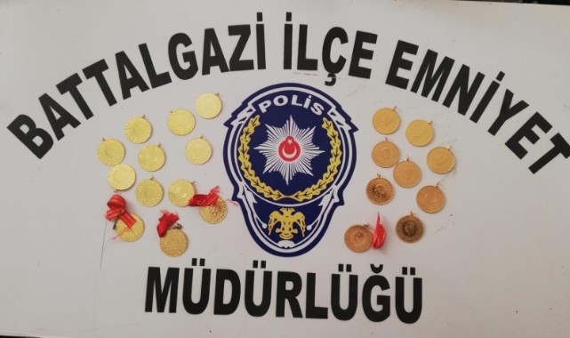Sahte altınları satarken yakalandı