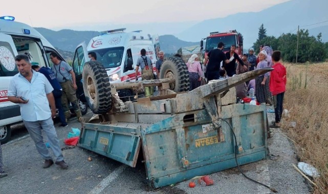 Tarım işçilerini taşıyan traktör ile kamyon çarpıştı!