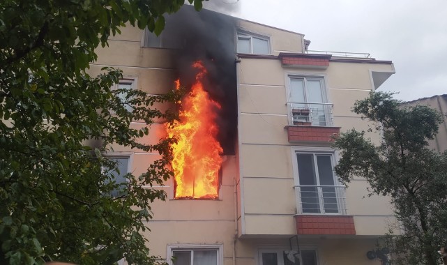 Anne-kızın yaşadığı ev alevlere teslim oldu!