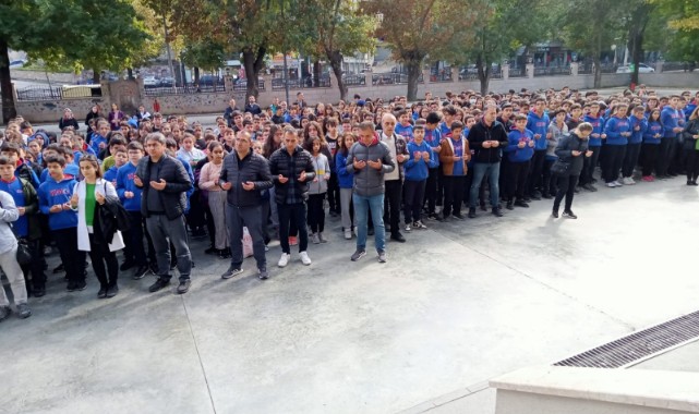 Hayatını kaybeden öğretmen ve öğrenci okulunda anıldı
