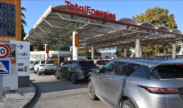 İstasyonlar akaryakıt sıkıntısı devam ediyor