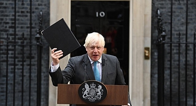 Johnson tekrardan başbakanlık koltuğunda
