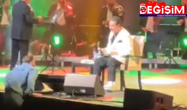 Tatlıses'e sarılmak isteyen hayranı, sahneden fırlatıldı!