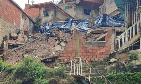 Toprak kayması meydana geldi: Çok sayıda ölü var