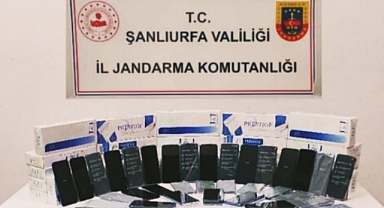 Urfa'da aracın gizli bölmesinden kaçak cep telefonu