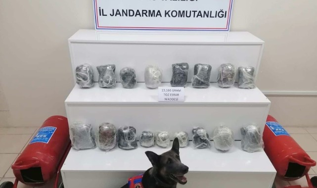 Yangın söndürme tüpünün içerisinden 13 kilo uyuşturucu çıktı