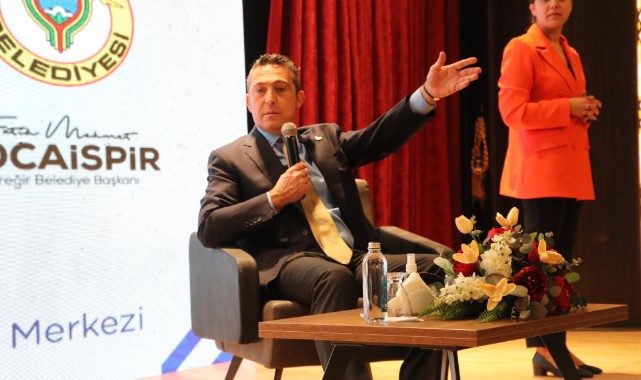  Ali Koç, Adana'da gençlerle bir araya geldi