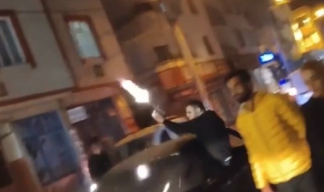  Asker konvoyundaki maganda, havaya defalarca ateş açtı