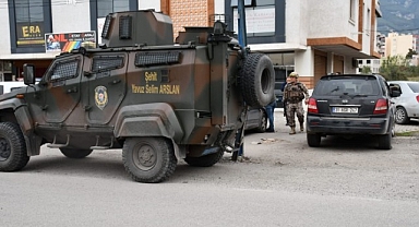 Barışmak için çağırdığı yengesini öldürdü, 2 akrabasını da rehin aldı