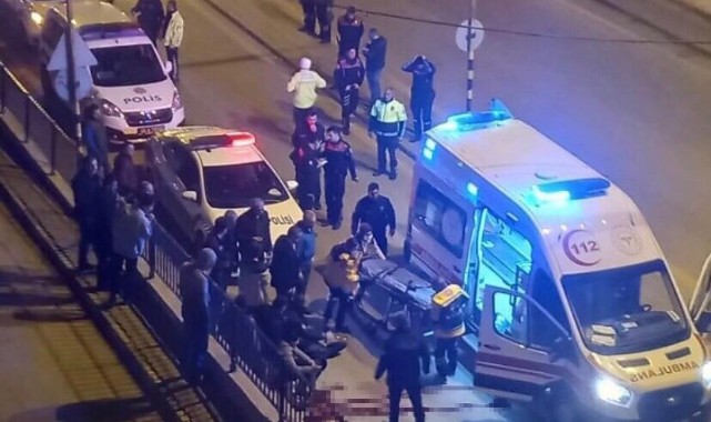 İki arkadaşın bıçakla şakalaşması kanlı bitti