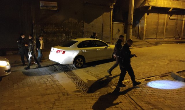  Komşu cinayetinin zanlıları adliyeye çıkarıldı