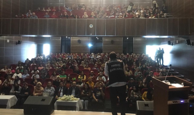 Narkotik ekipleri tarafından kadınlar eğitim görüyor
