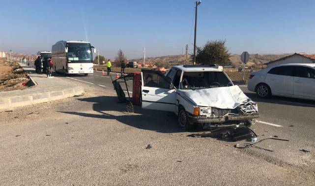  Otomobil ile elektrikli triportör çarpıştı: 3 yaralı