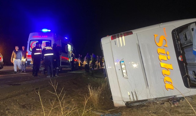 Parti otobüsü kaza yaptı: 17 yaralı  