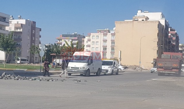 Şanlıurfa’da parke taşları yola savruldu!