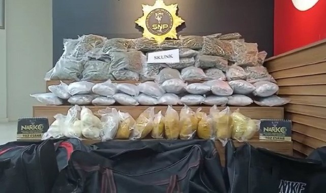 Ünüversite aracıyla uyuşturucu taşıyan 2 kişi tutuklandı