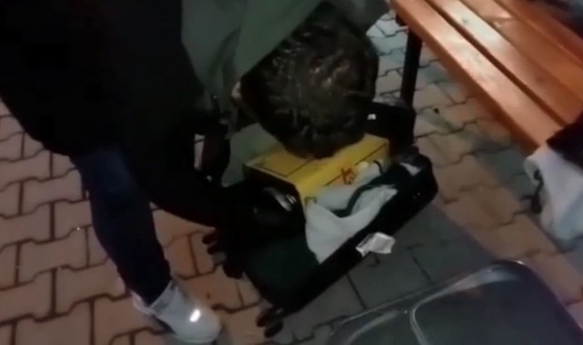 Yağ tenekelerine gizlenmiş esrar ele geçirildi: 3 gözaltı