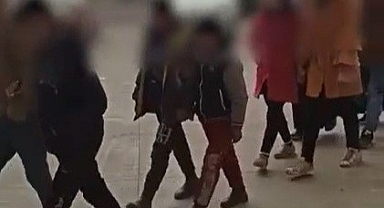 Bir eve kaçak göçmen baskını; 2 gözaltı
