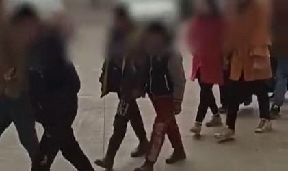 Bir eve kaçak göçmen baskını; 2 gözaltı