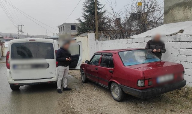  Çalıntı 3 otomobil ele geçirildi, 20 kişi tutuklandı