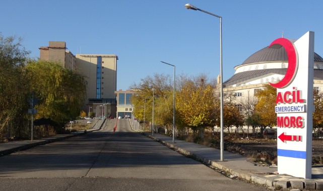 'Kıskançlık' krizi kanlı bitti: Kadın ensesinden vuruldu