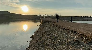Şanlıurfa'da sular çekildi! Tarihi köprü ortaya çıktı
