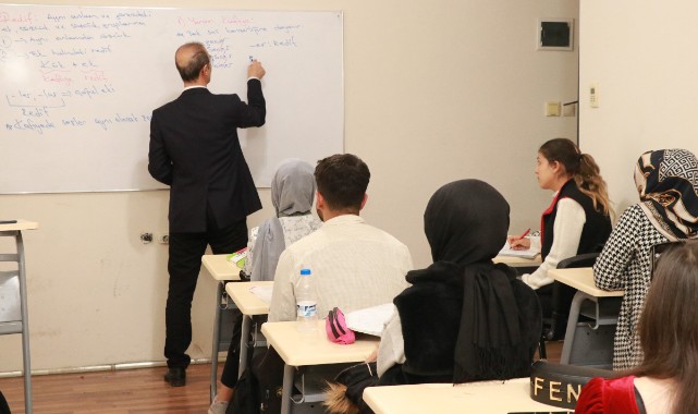 Şanlıurfalı gençler Büyükşehirle sınavlara hazırlanıyor