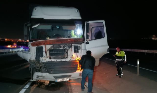 Tır otomobile arkadan çarptı: 3 yaralı