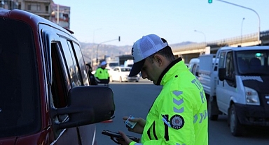 Ülke genelinde eş zamanlı uygulama 871 kişi yakalandı