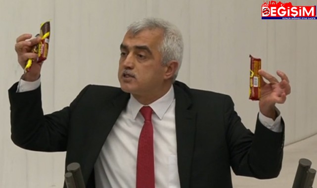 Vekil Gergerlioğlu,çikolatalar ile kürsüye çıktı!
