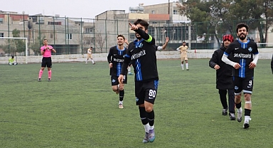 Bozova derbisinde kazanan Bozova Belediyespor oldu