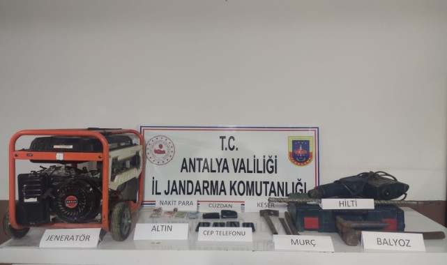  Kaçak kazıya jandarmadan eş zamanlı operasyon: 12 gözaltı