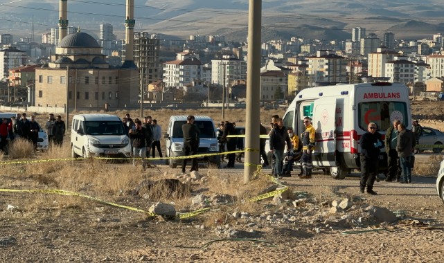  Kayıp olan yaşlı adamın cansız bedeni boş arazide bulundu
